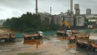 Scene from 'Toxic Town'  (Image via Netflix)